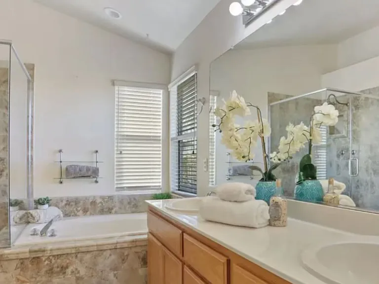 483 Montclair Ln — Photo 9