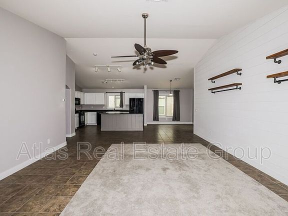 4th image of 1262 E Christopher St