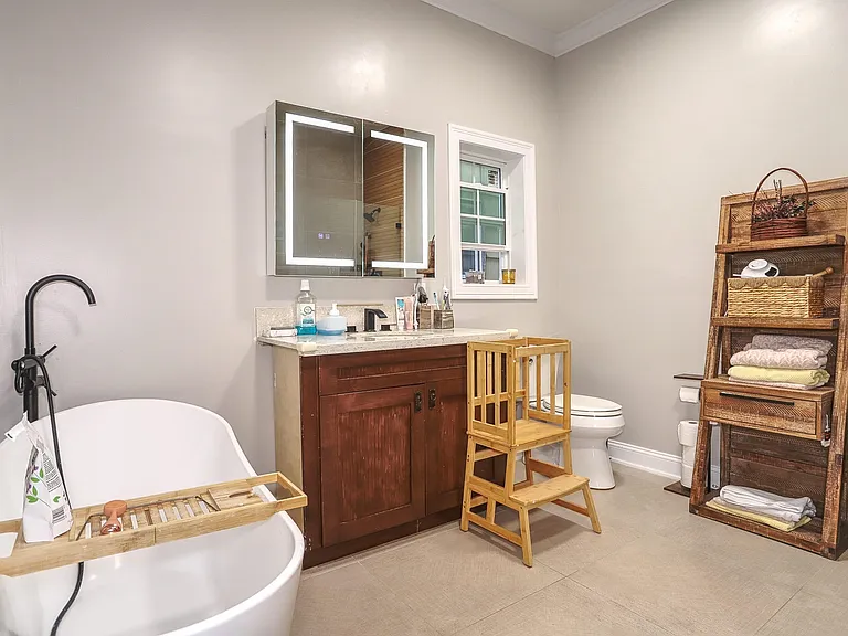 125 Oak St #1 — Photo 5