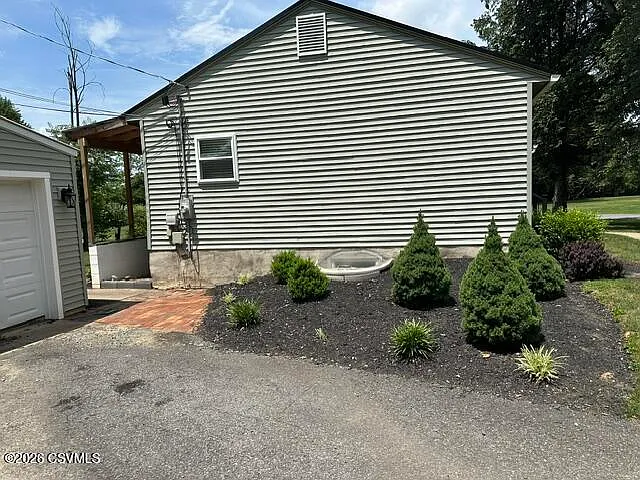 4 bed, 897 sqft, $2,900 — Photo 3