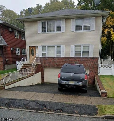 1st image of 22 Pine St Floor 2