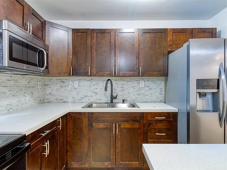 5215 SW 40th Ave #48 — Photo 6