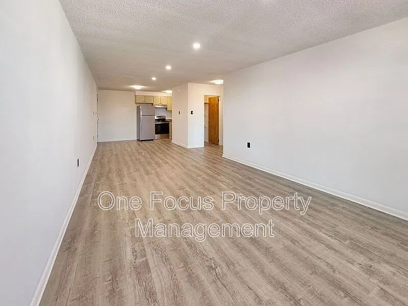 1 bed, 1.0 bath, $795 — Photo 2