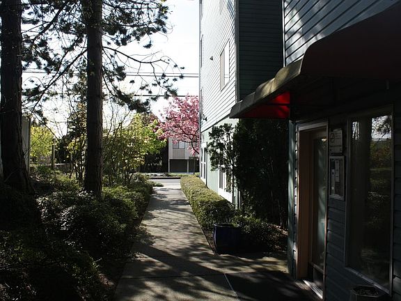 3rd image of 10730 Greenwood Ave N APT 47