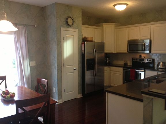 5th image of 332 Lake Crossing Ave