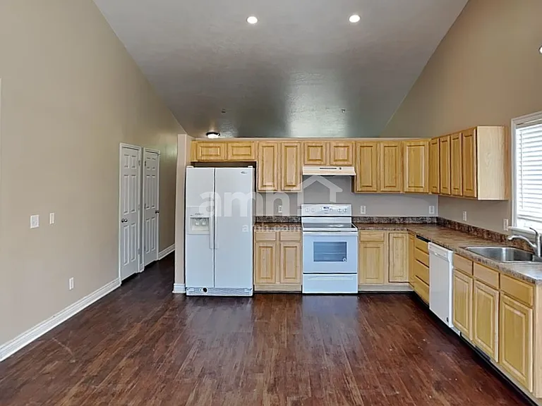 8553 S 6430 W — Photo 3
