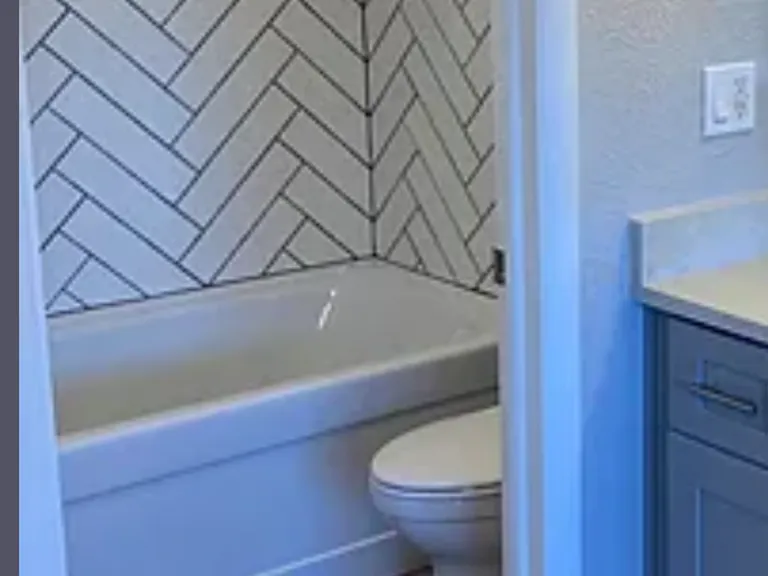 Master full bathroom 66"x34" large tub
