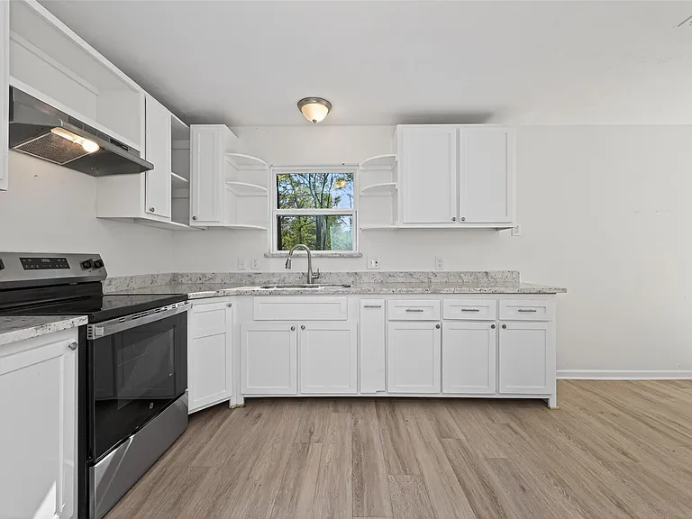 170 Walter Dr — Photo 15
