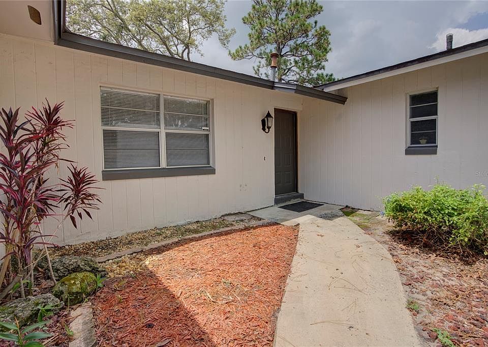 1st image of 702 Laurel Way