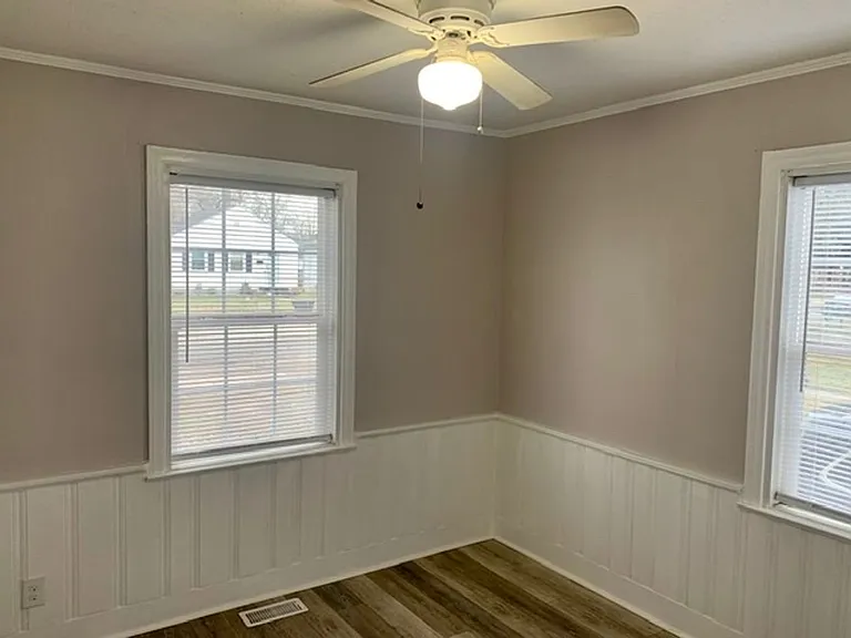 2421 Lindbergh Dr — Photo 10