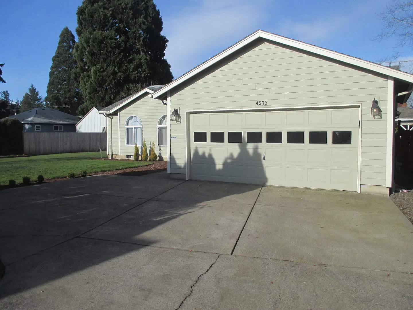 Nice 3 bedroom w/ Huge Yard — Photo 1