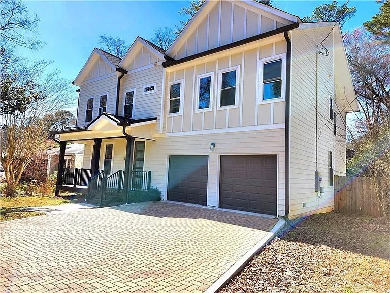 1112 Shepherds Ln — Photo 2