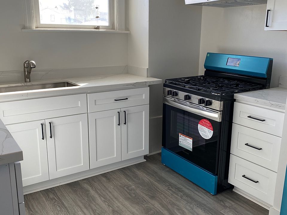 2nd image of 478 Capital St #7
