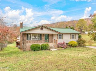 233 Hannah Rd, Harriman, TN 37748