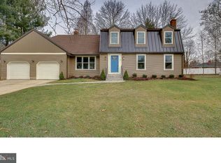 4 Sandy Ln, Ewing, NJ 08628