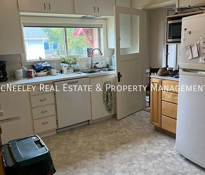 889 N Lincoln St — Photo 14