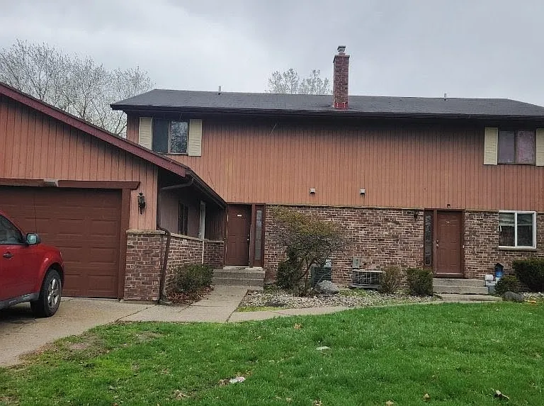 3945 Camelot Dr SE #3945 — Photo 1