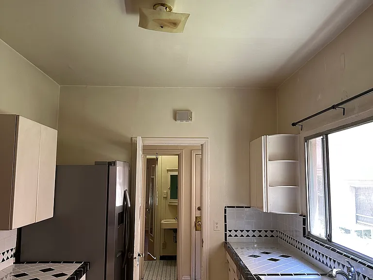 1220 S Sherbourne Dr — Photo 10