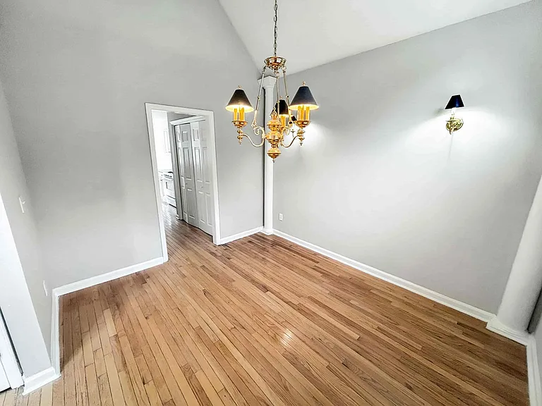2092 Drogheda Ln — Photo 6