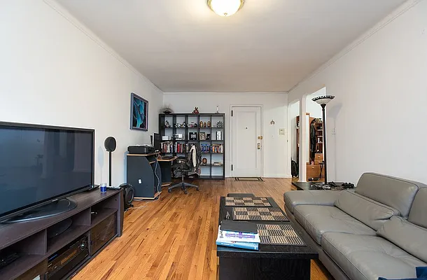 Rented by Emor Management Inc. | media 24