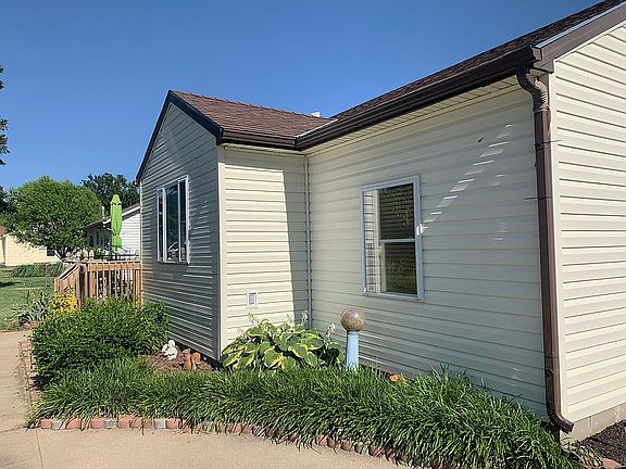 2nd image of 920 W College Ave