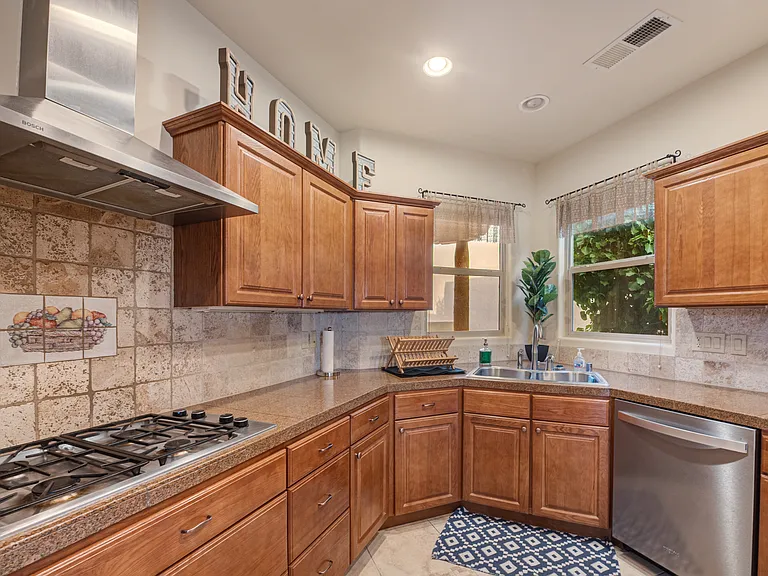 8860 Desert Fox Way NE — Photo 24