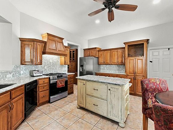 4th image of 16600 Farmington Way