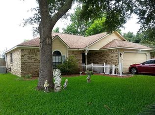 716 S Remington Dr, Angleton, TX 77515