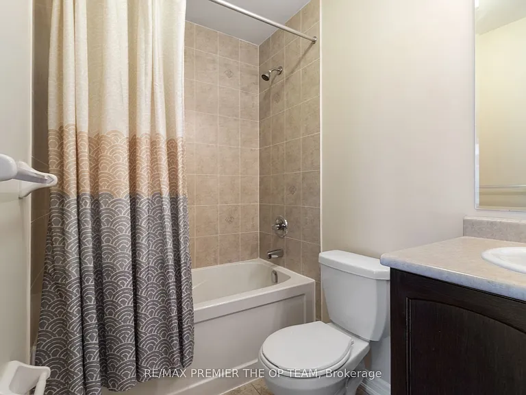 17 True Blue Cres — Photo 31