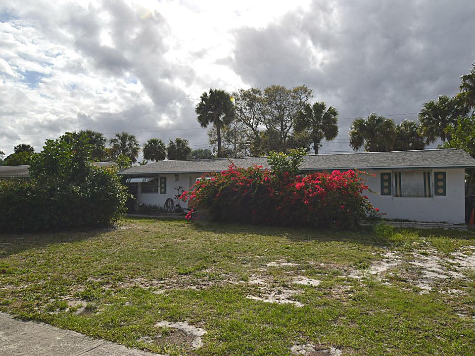 2nd image of 428 SE Parkway Dr