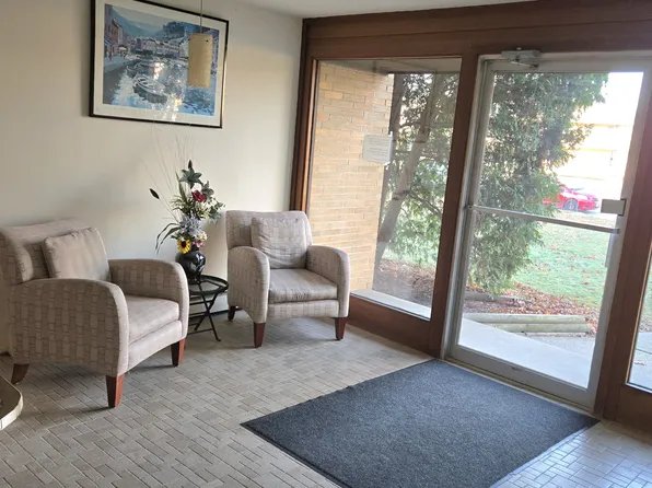 8141 W Oklahoma Ave APT 11, Milwaukee, WI 53219