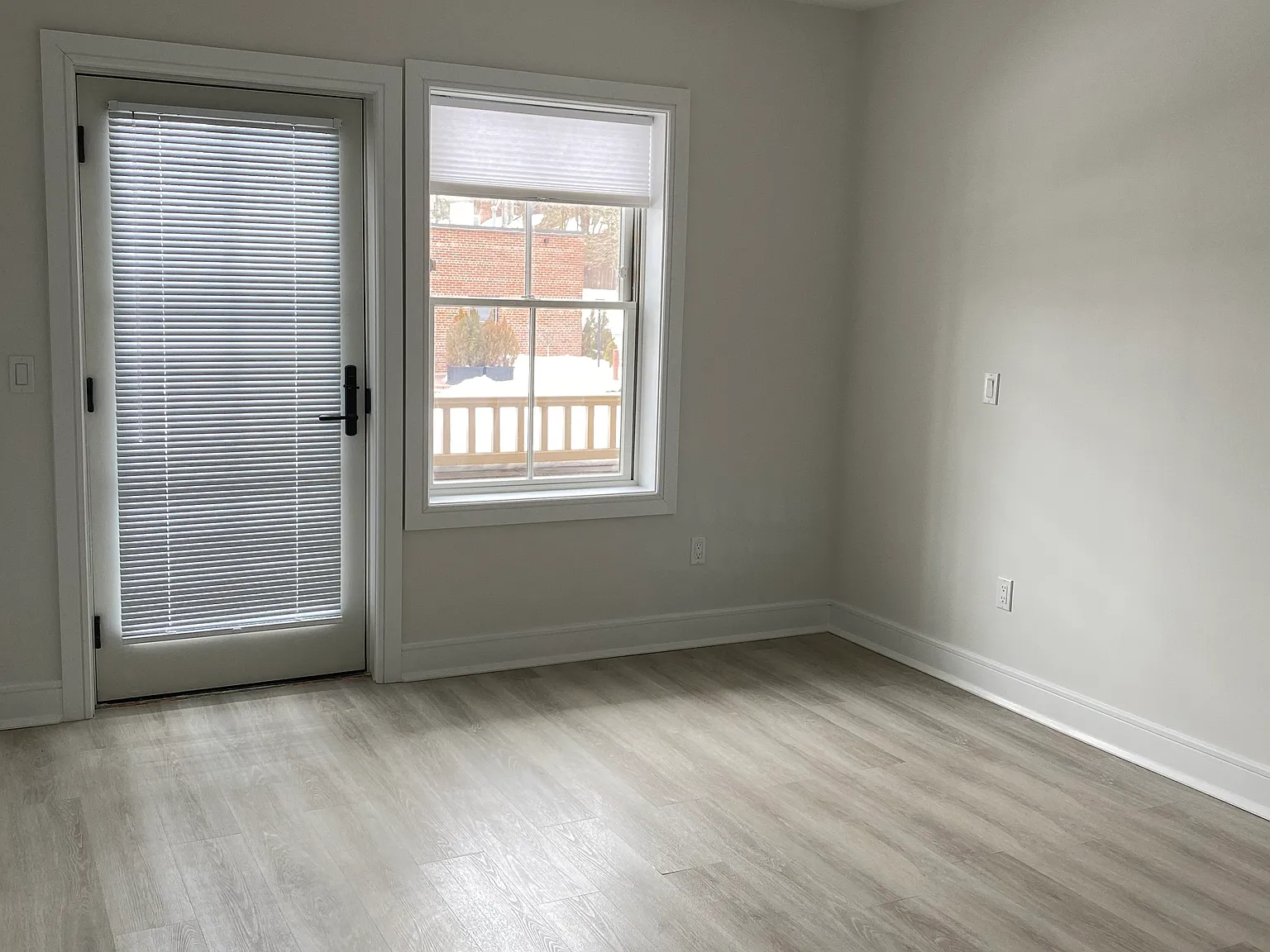 2 bed, 1000 sqft, $4,400 — Photo 3