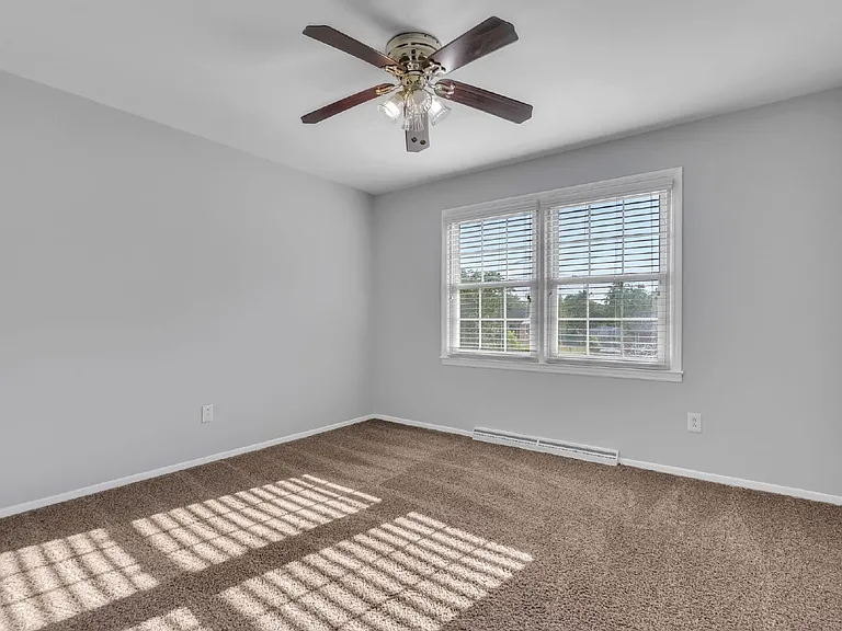 4 Dickens Ln — Photo 19