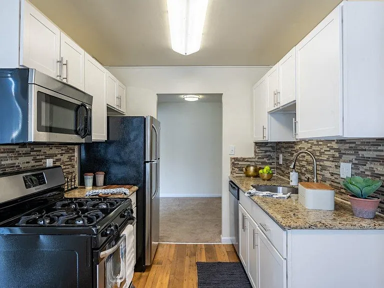 Chesapeake Glen Apartment Homes — Photo 3