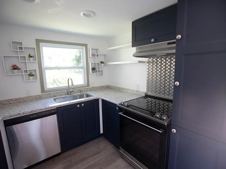 9024 Garfield Dr — Photo 8