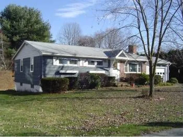 5 Elaine St, Hampton, NH 03842