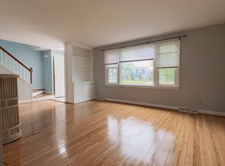 390 Willow Ridge Dr, Amherst, NY 14228