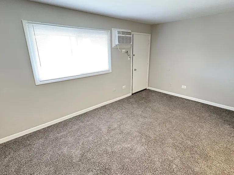 2242 Burr Oak Ave — Photo 2