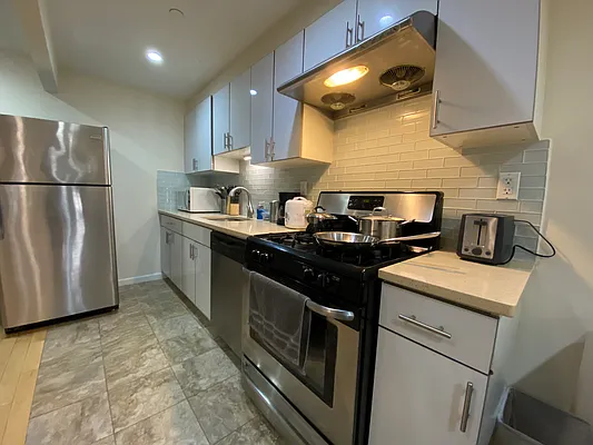 Rented by Project Queens LLC | media 9