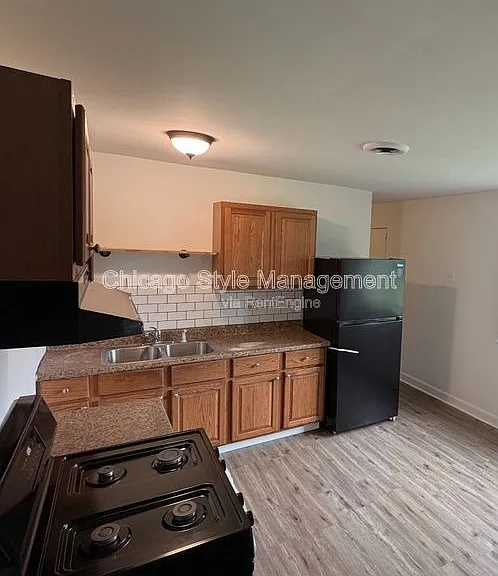 1928 Campbell Ave — Photo 3