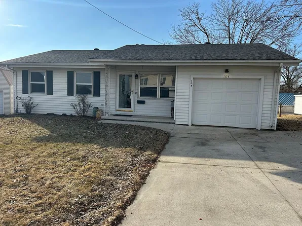 104 E Maple St, Williamsburg, IA 52361