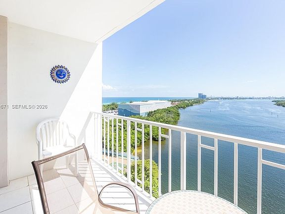 3rd image of 300 Bayview Dr APT 802