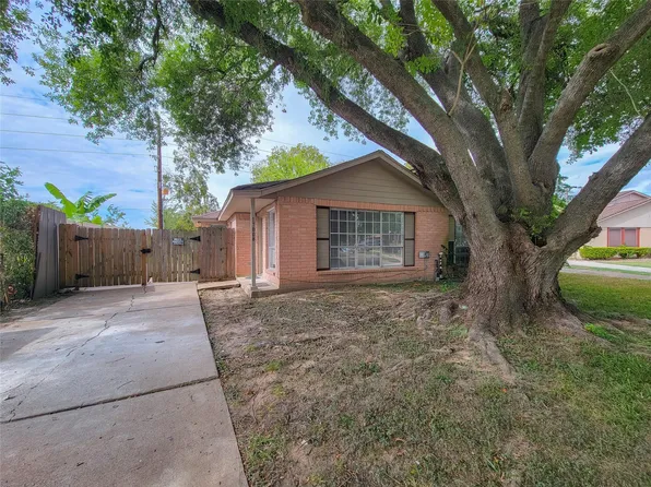 17008 Mercado Dr, Houston, TX 77083