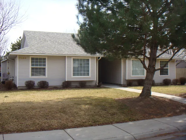 2242 S Stephen Ave — Photo 1