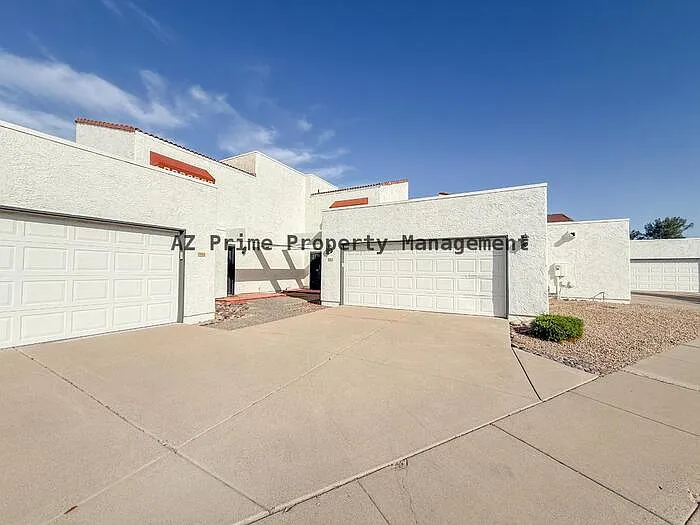 13817 N 42nd St — Photo 1