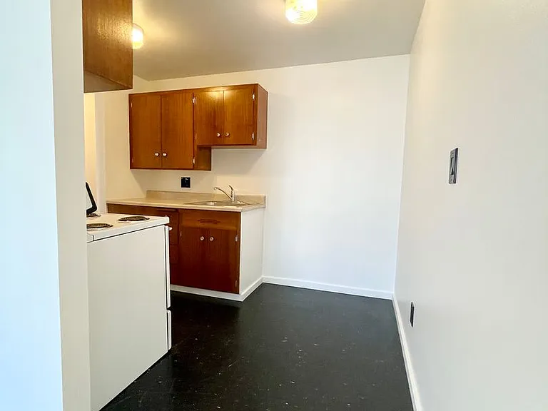 Escolier Apartments — Photo 36