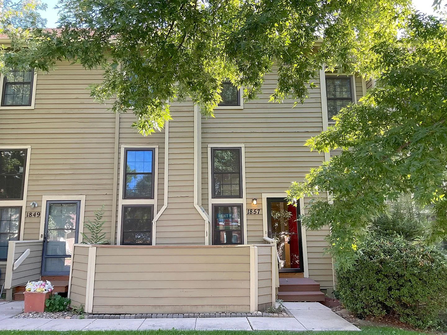 2 Bedroom Townhome Available Near W Cheyenne Blvd & S Nevada Ave — Photo 1