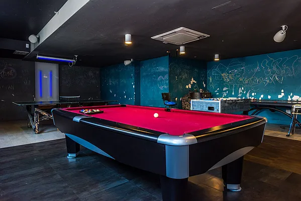 Rented by Nooklyn NYC LLC | media 95