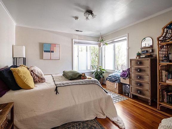 4th image of 26 Mariposa Avenue