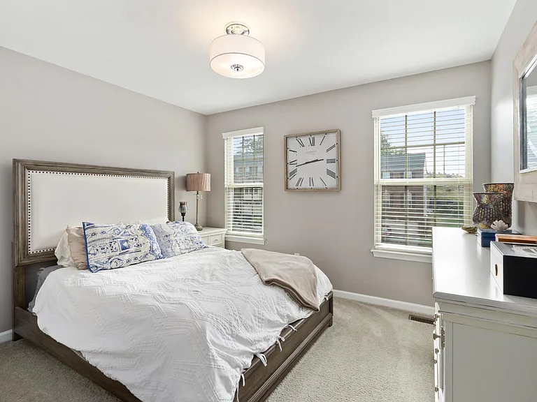 328 Aprilmae Way — Photo 15
